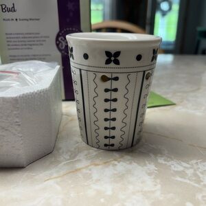 Bud Scentsy Plug In Warmer, New in box!